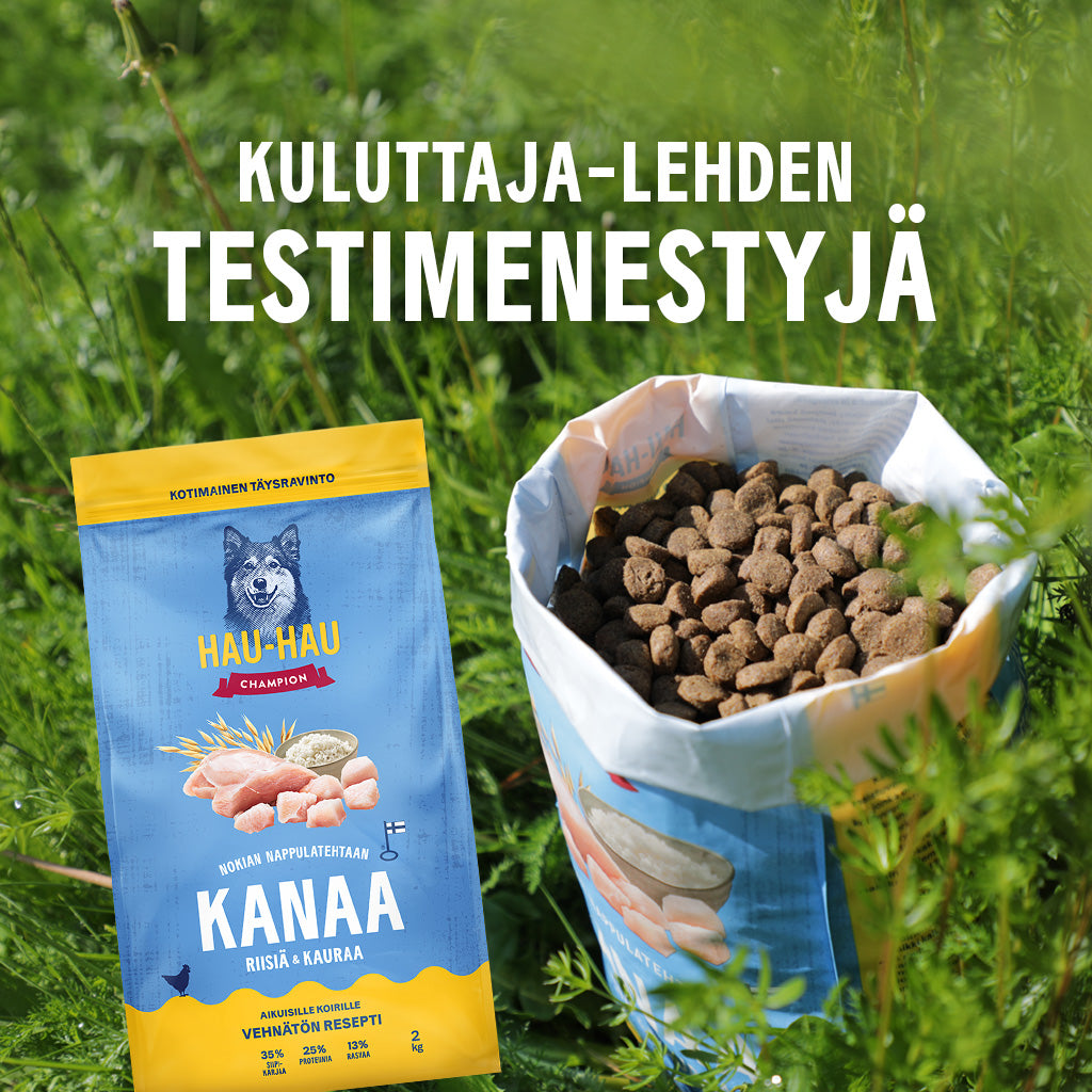 Hau-Haun Kanaa, riisiä ja kauraa kotimainen kuivaruoka on Kuluttaja-lehden testimenestyjäruoka, kuvassa ruokapussi vihreässä luonnossa